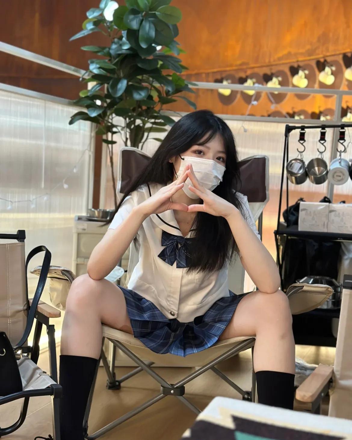 海边理发店封面